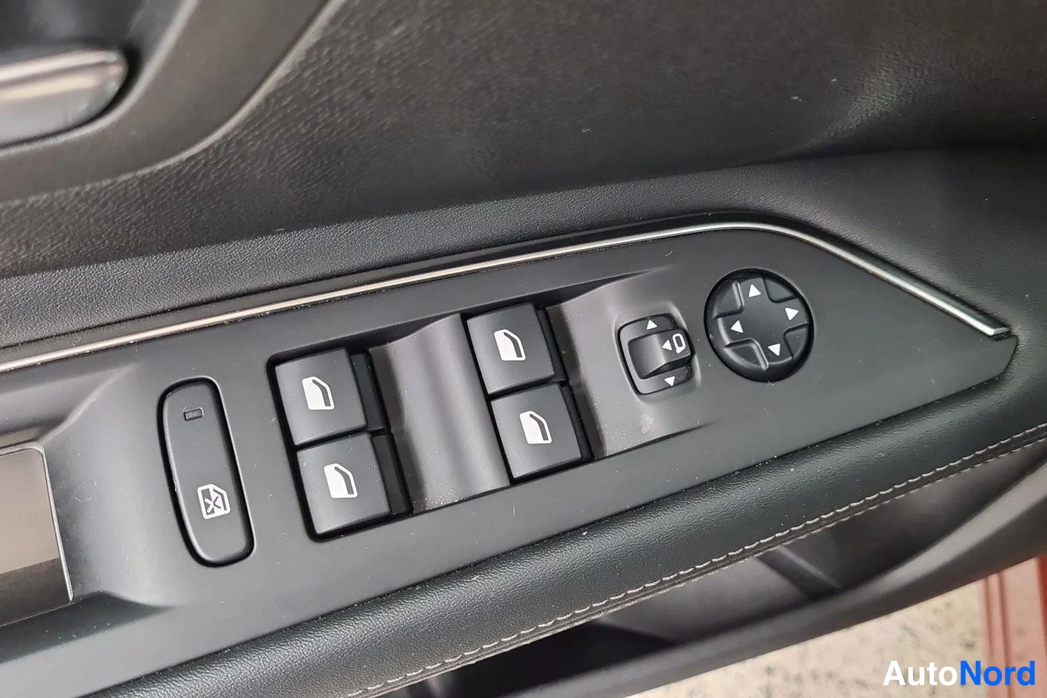 Musta Peugeot 3008 2019, yksityiskohta, kuva 16
