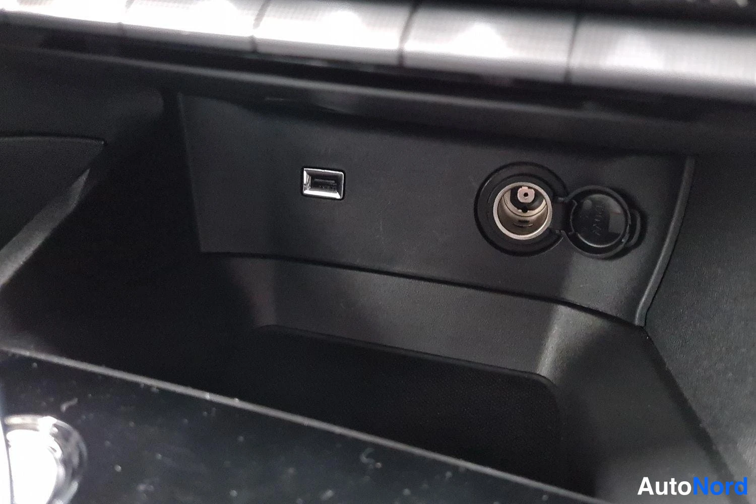 Musta Peugeot 3008 2019, yksityiskohta, kuva 26
