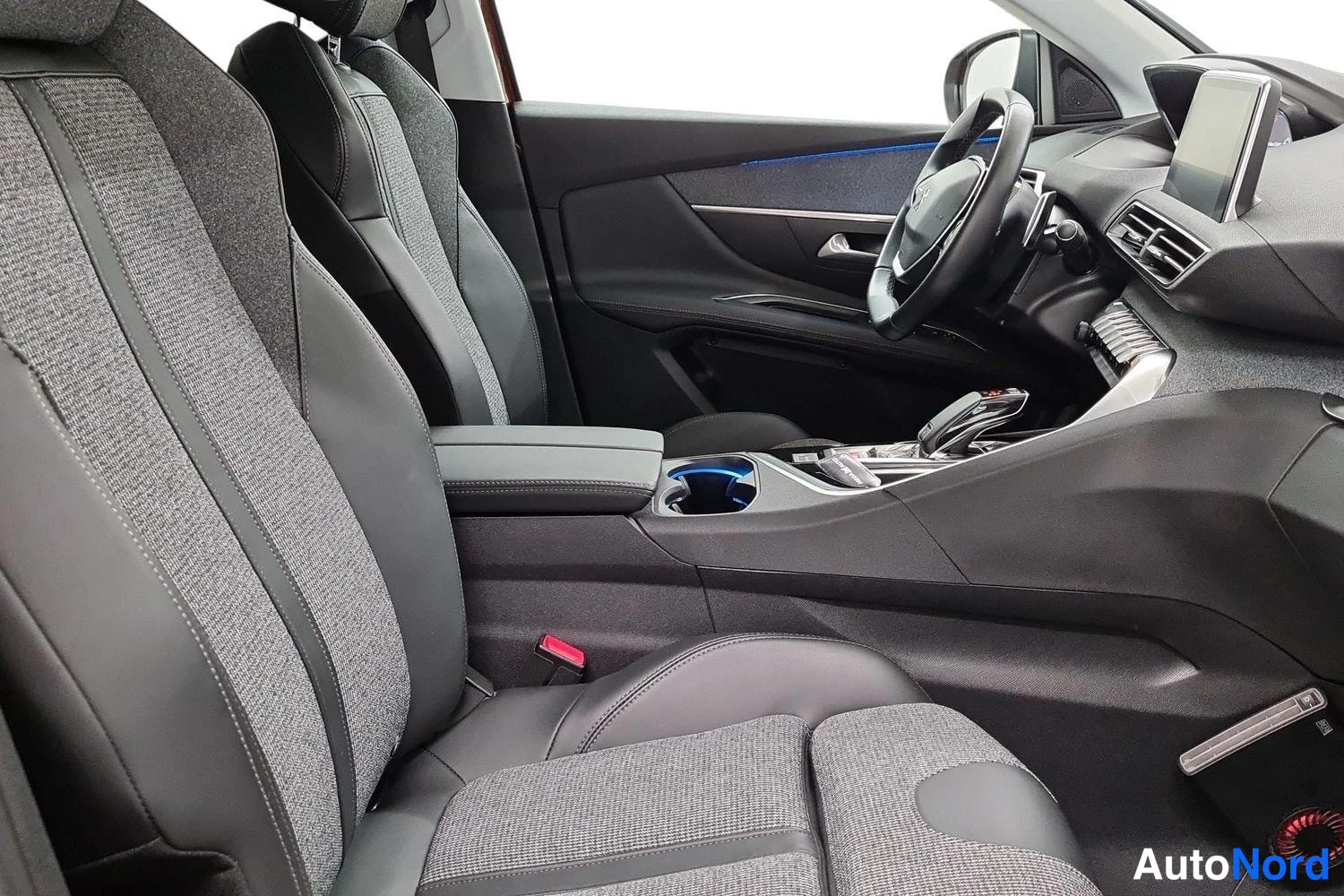 Musta Peugeot 3008 2019, ohjaamo, kuva 7