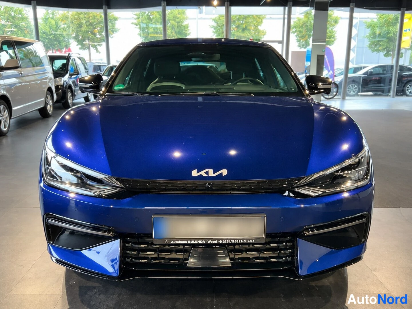 Sininen Kia EV6 GT 2023, edestä, kuva 3