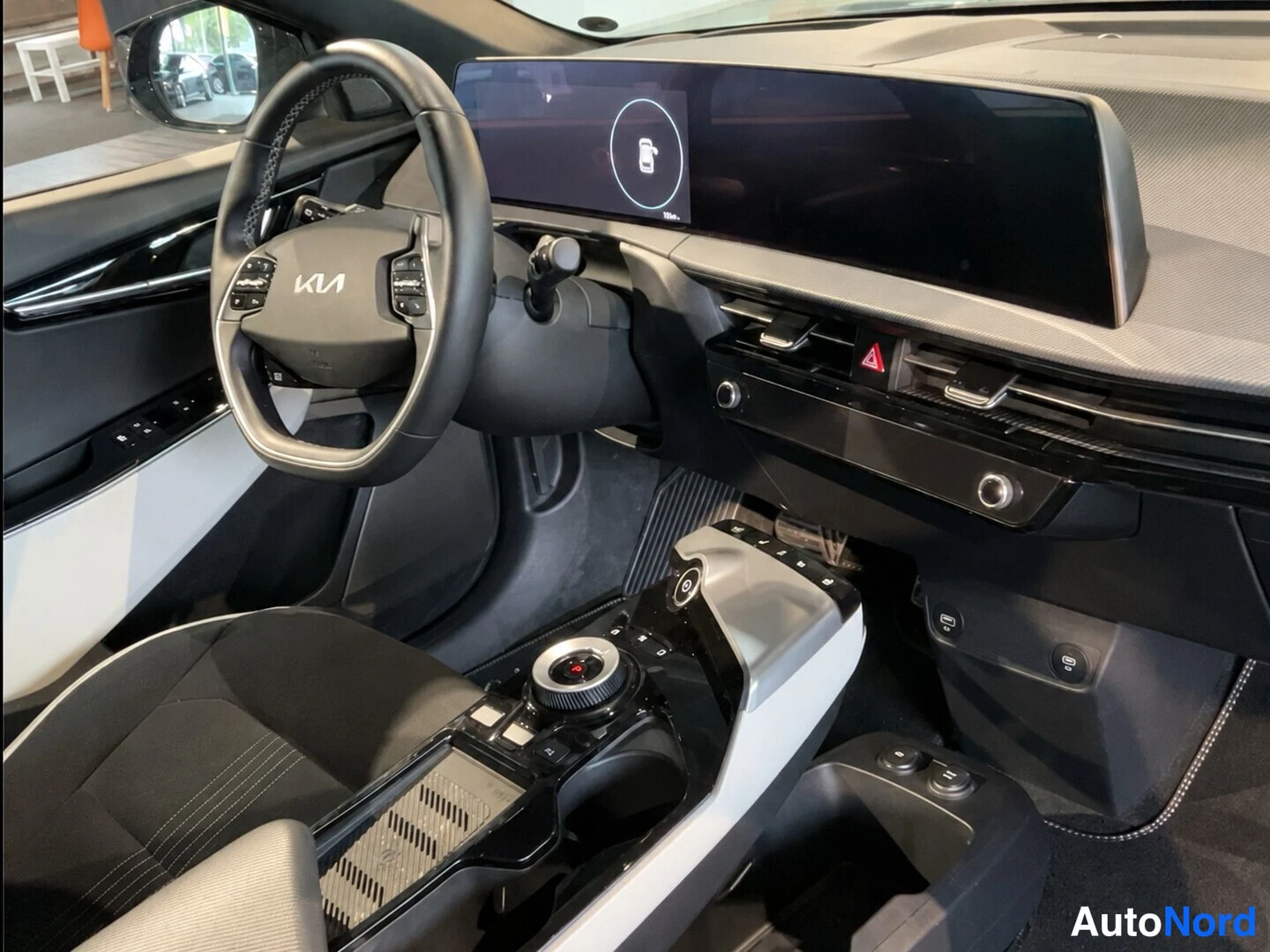 Sininen Kia EV6 GT 2023, ohjaamo, kuva 7