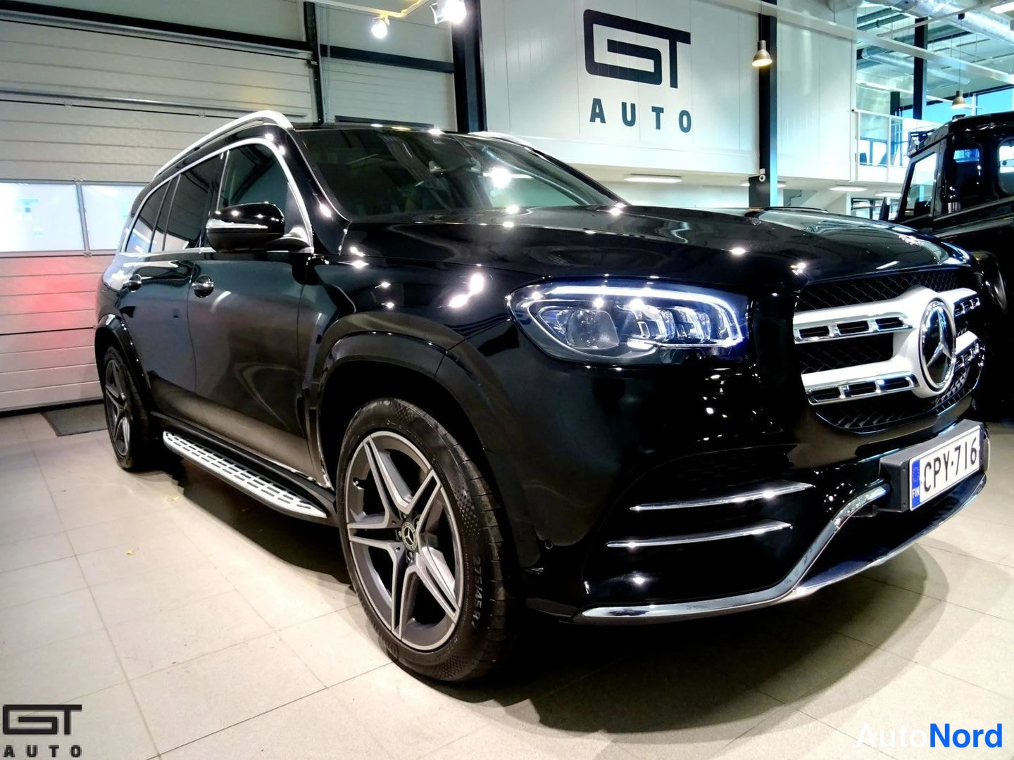 Musta Mercedes-Benz GLS 400 d 4MATIC 2020, etuviisto, keula oikealle, kuva 3