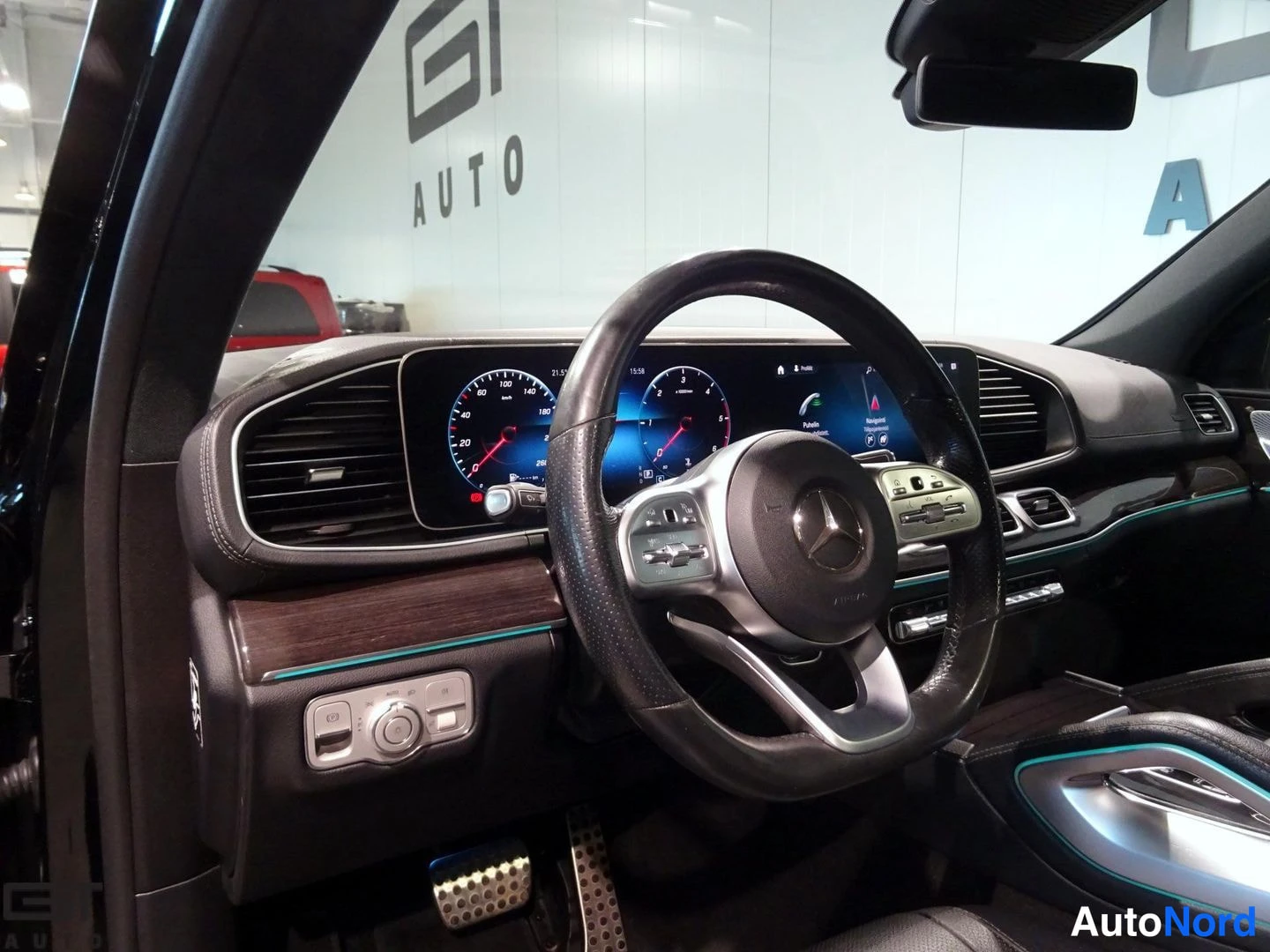 Musta Mercedes-Benz GLS 400 d 4MATIC 2020, ohjaamo, kuva 14