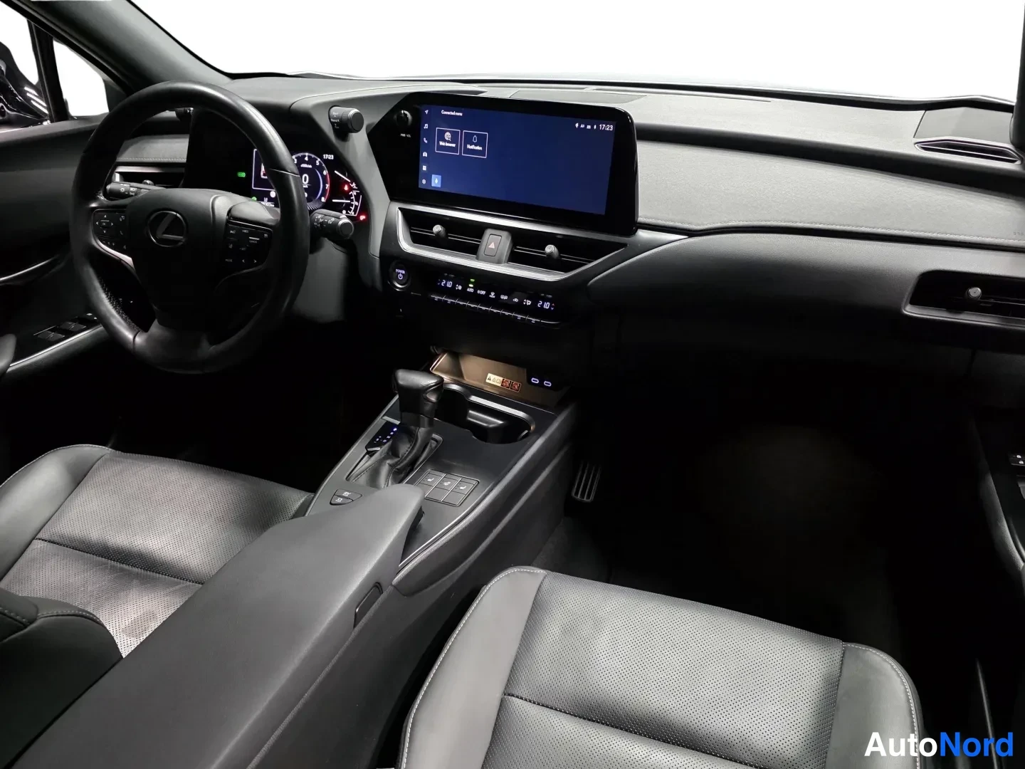 Hopea Lexus UX 2023, ohjaamo, kuva 7