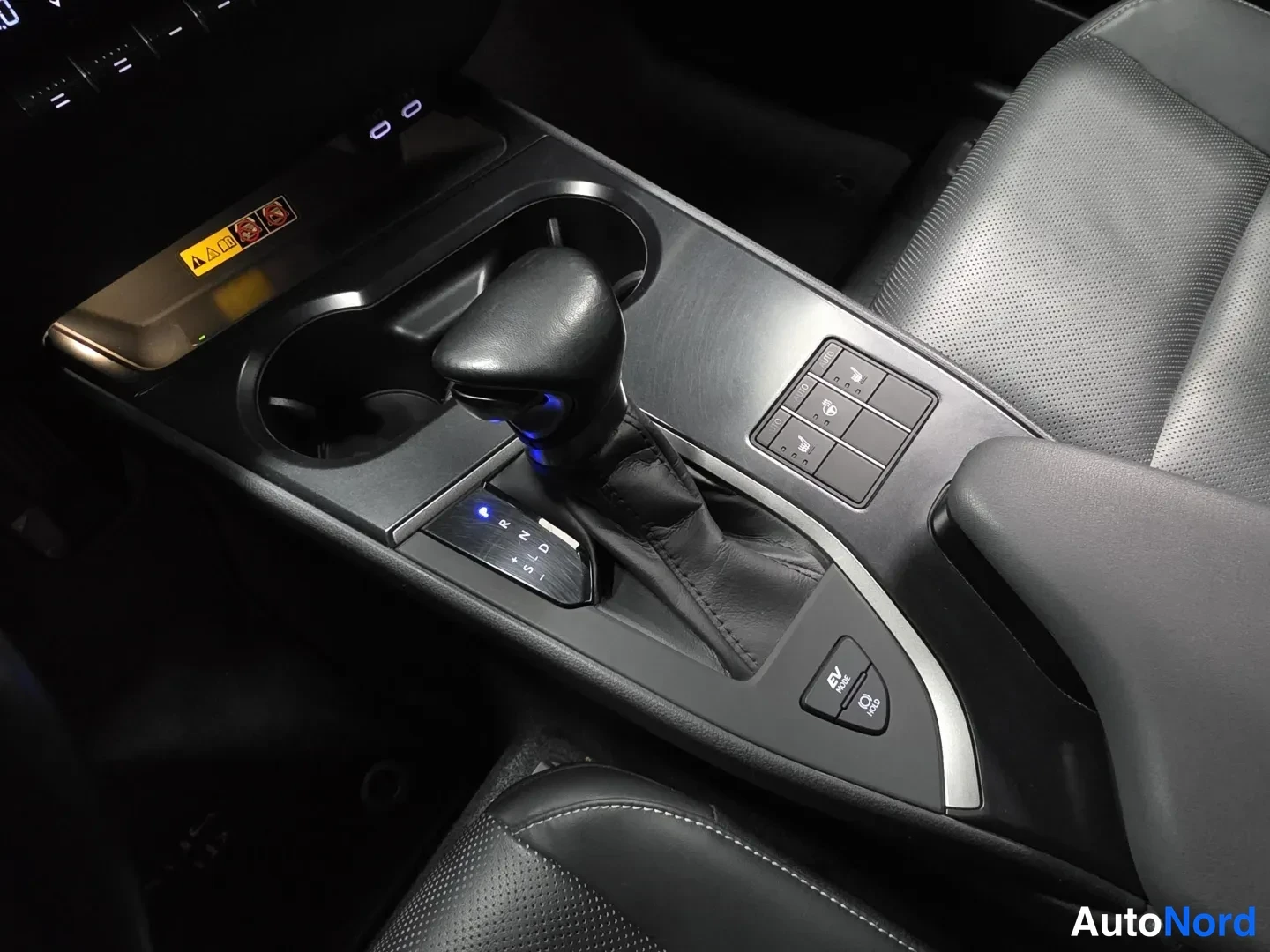 Hopea Lexus UX 2023, yksityiskohta, kuva 16