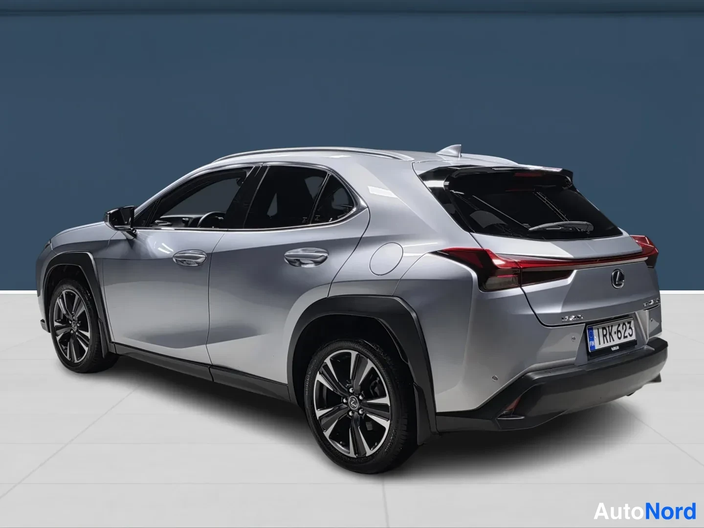 Hopea Lexus UX 2023, takaviisto, kuva 5
