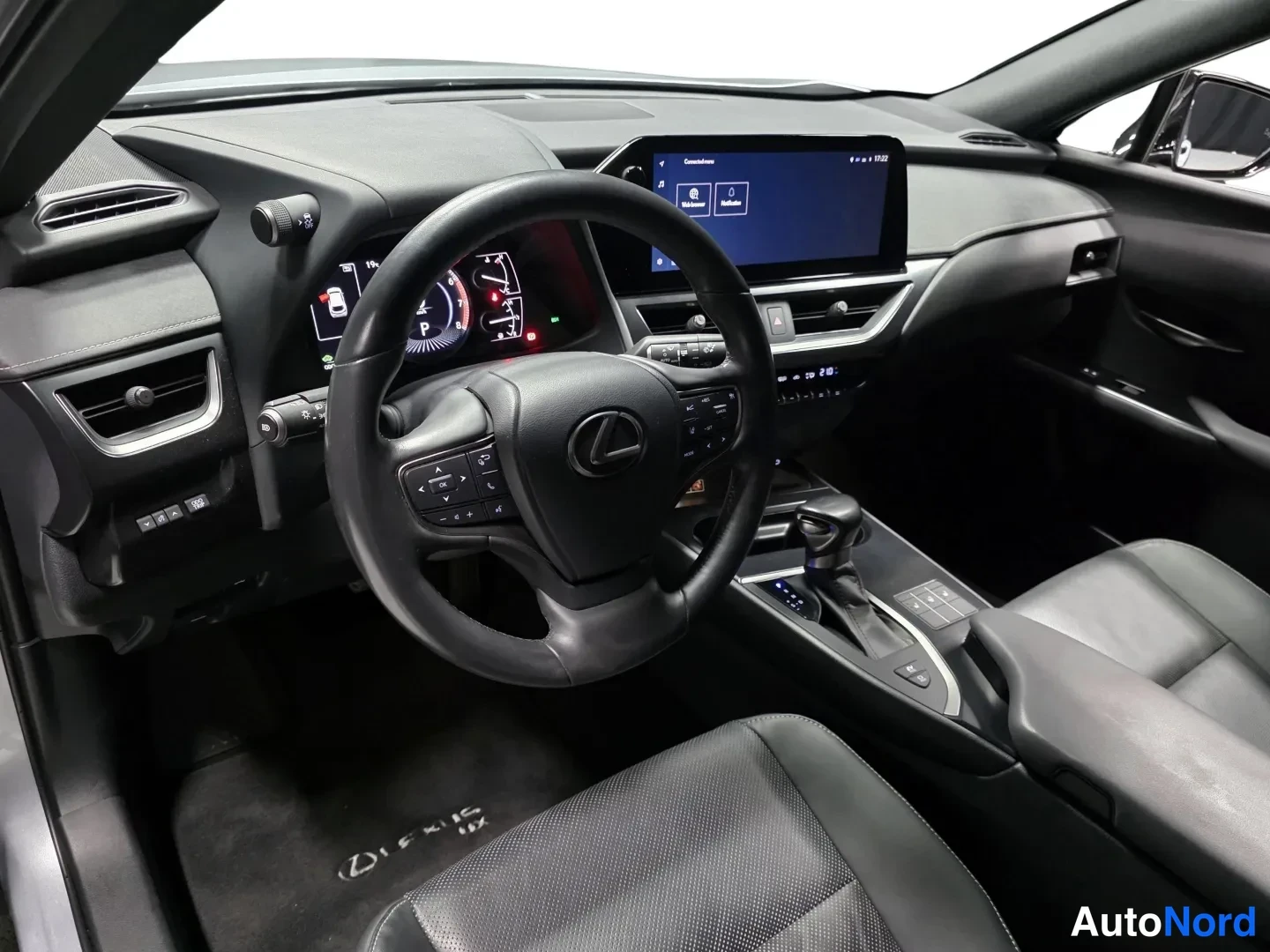 Hopea Lexus UX 2023, ohjaamo, kuva 8