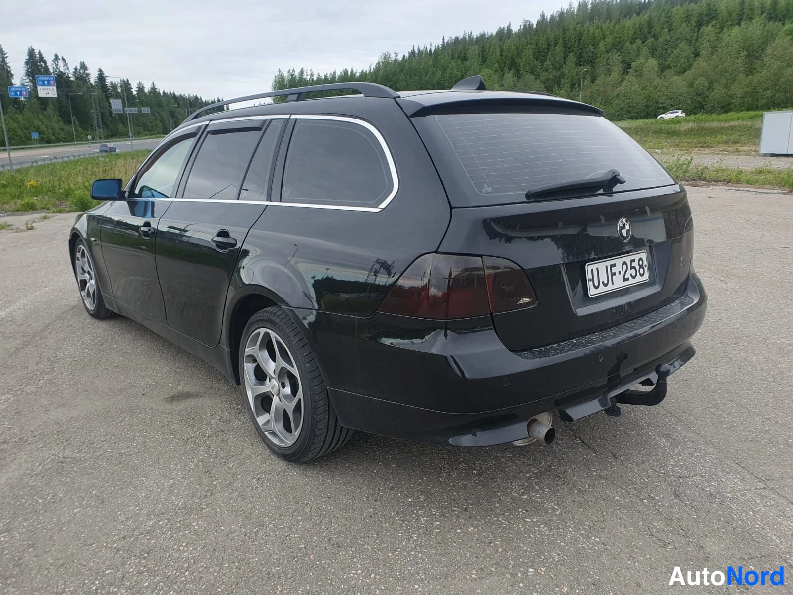 Musta BMW 520d E61 2006, takaviisto, kuva 4