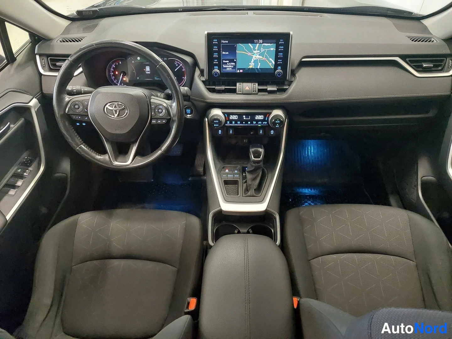 Musta Toyota RAV4 2019, ohjaamo, kuva 10