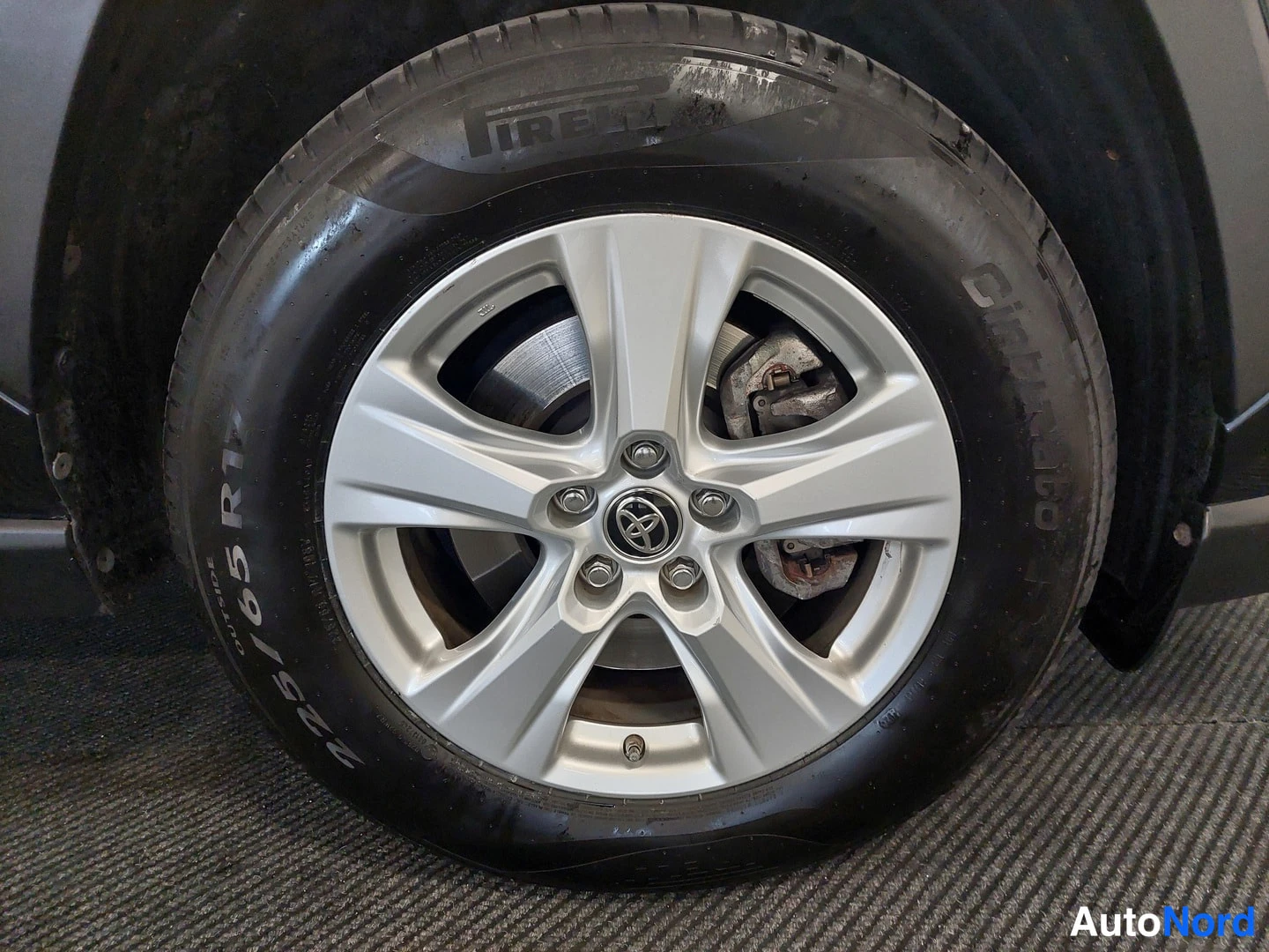 Musta Toyota RAV4 2019, yksityiskohta, kuva 20