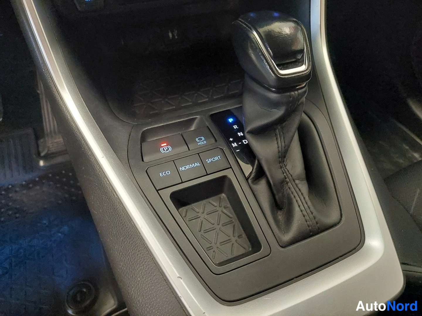 Musta Toyota RAV4 2019, yksityiskohta, kuva 27