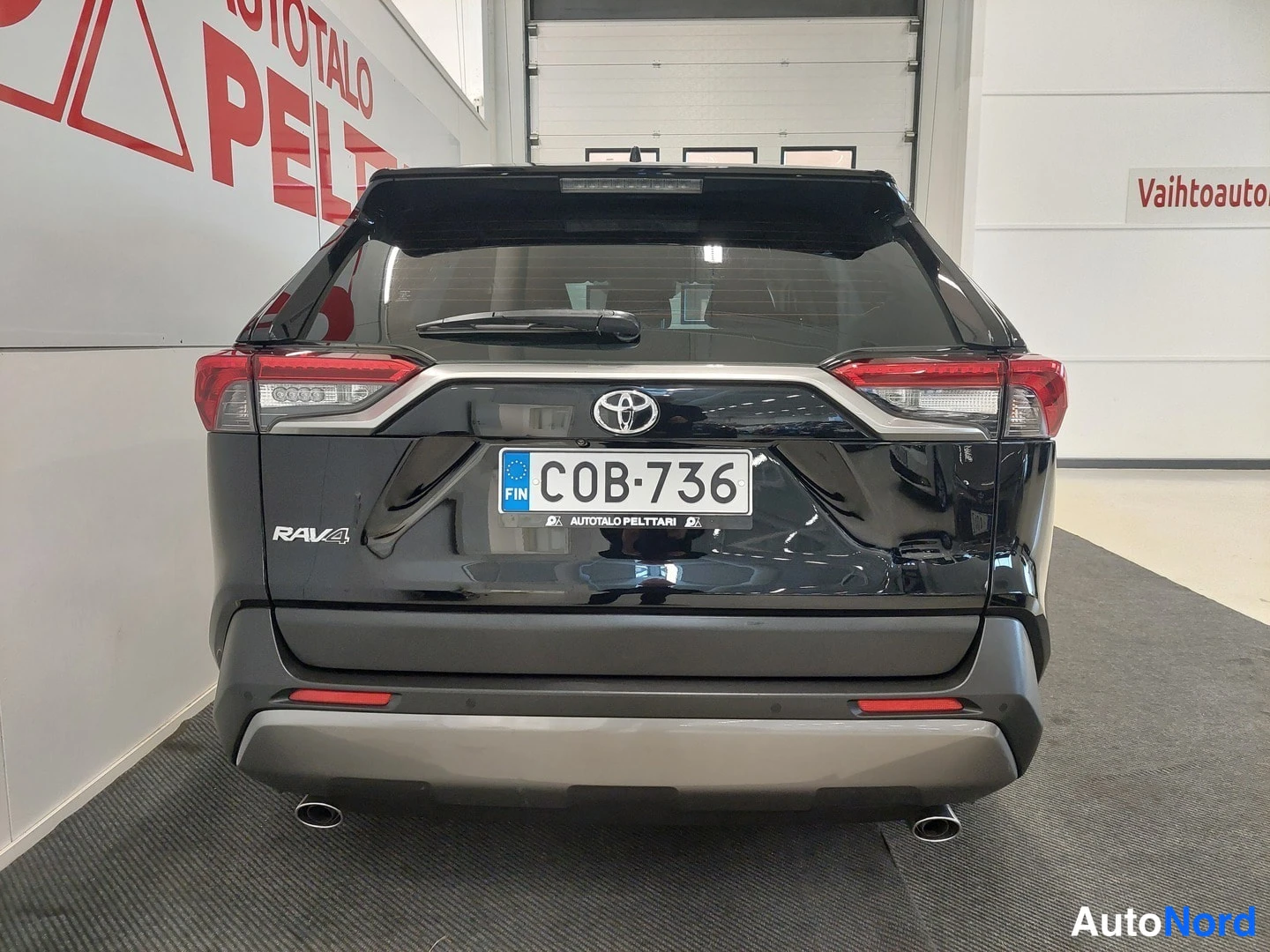 Musta Toyota RAV4 2019, takaa, kuva 8