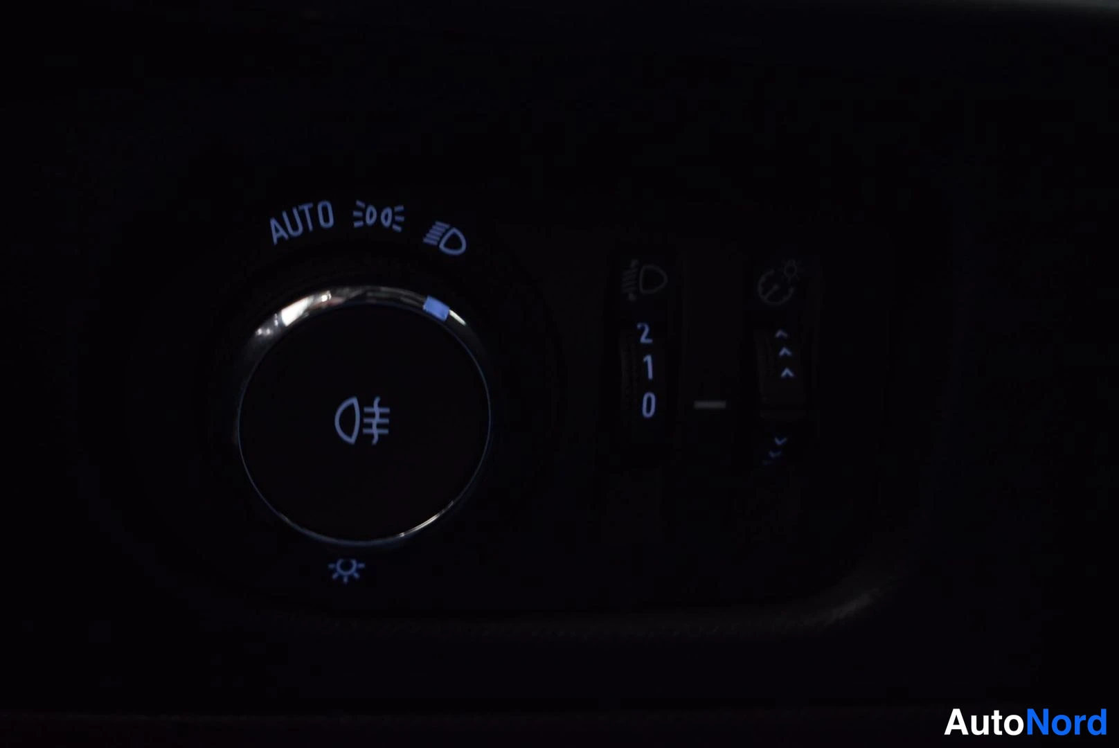 Vihreä Opel Mokka 2022, yksityiskohta, kuva 23