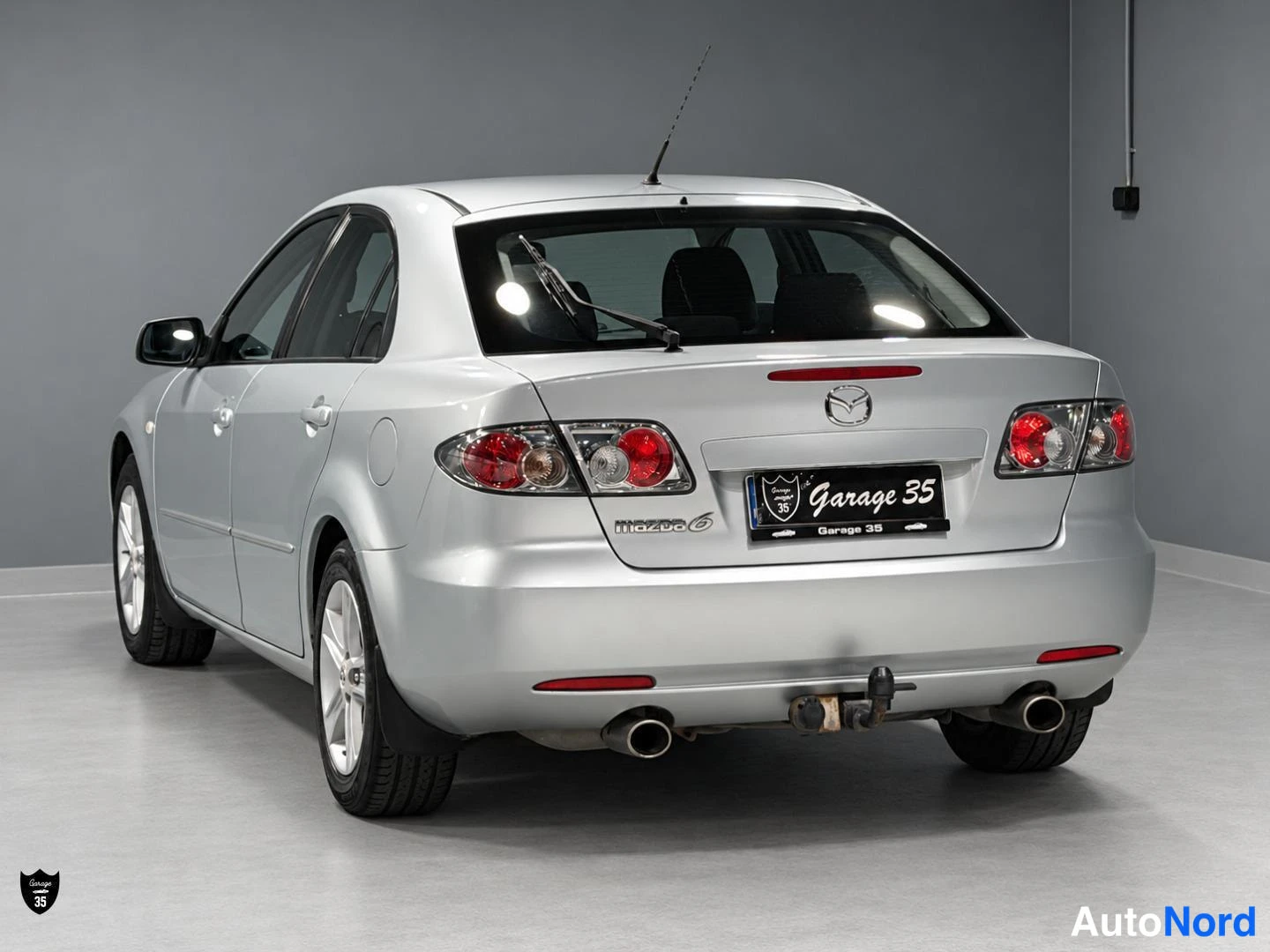 Grå Mazda 6 2006, snett bakifrån, bild 6