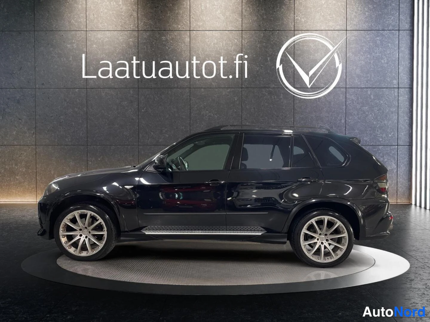 Musta BMW X5 xDrive30d 2007, sivulta, kuva 3