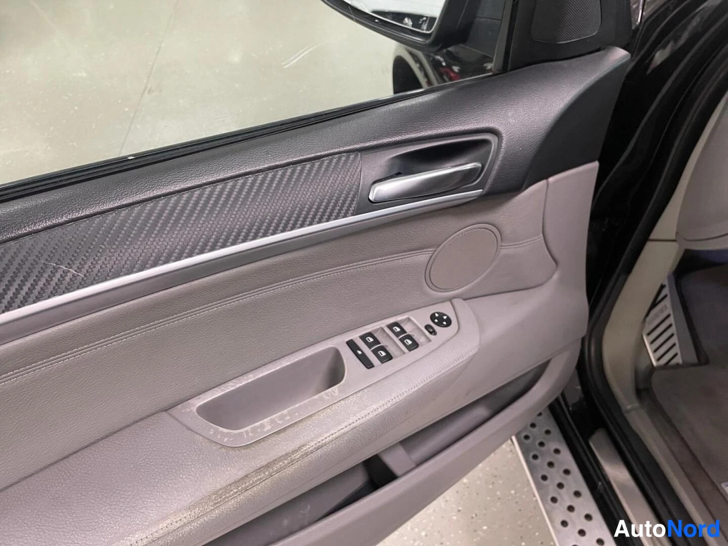 Musta BMW X5 xDrive30d 2007, yksityiskohta, kuva 28