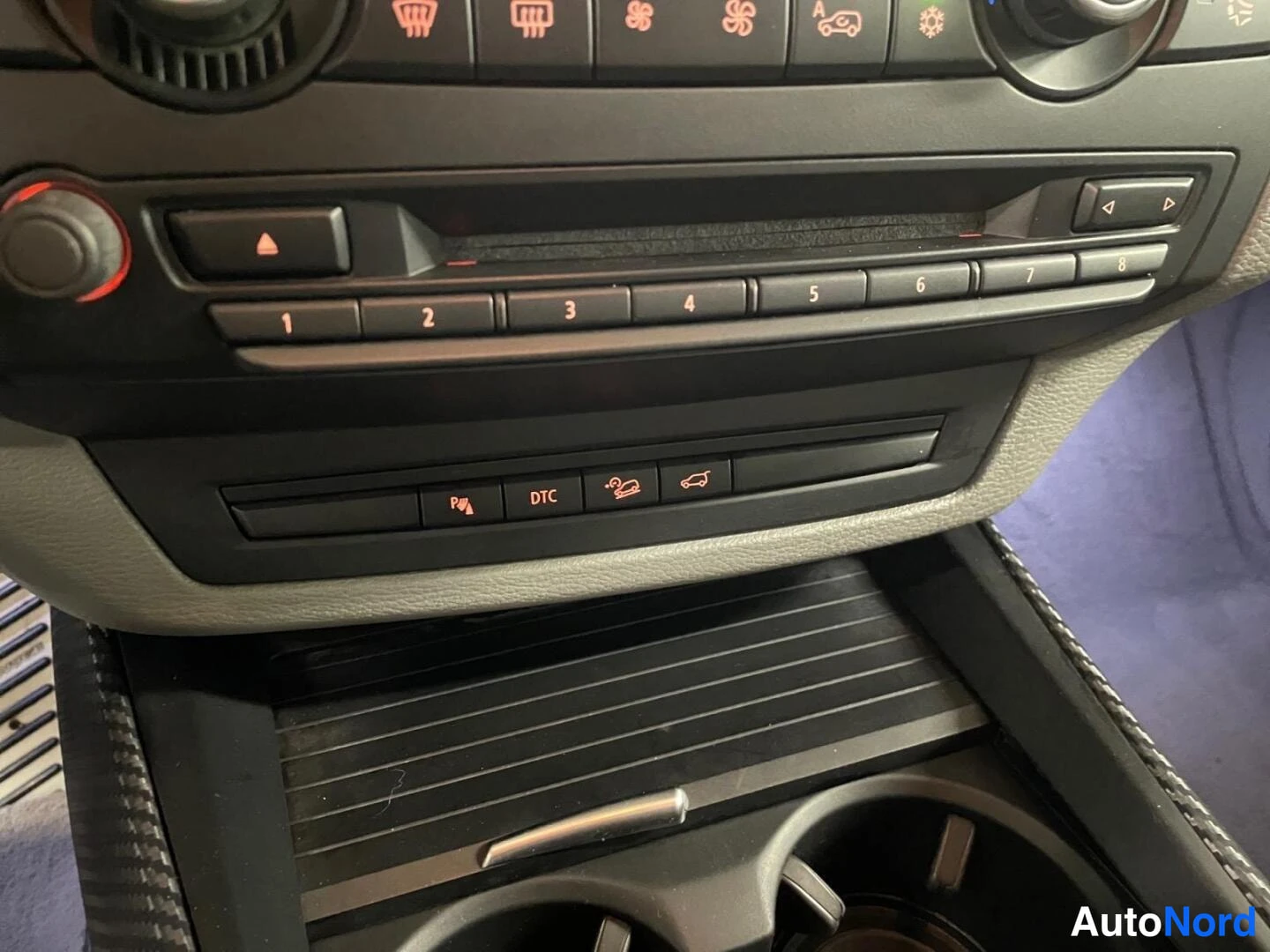 Musta BMW X5 xDrive30d 2007, ohjaamo, kuva 9