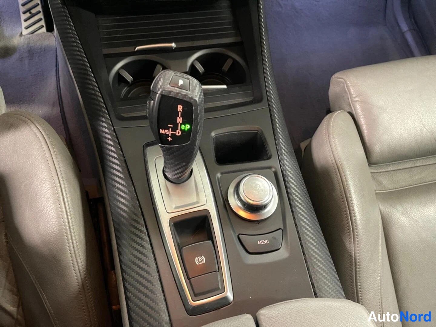 Musta BMW X5 xDrive30d 2007, ohjaamo, kuva 10