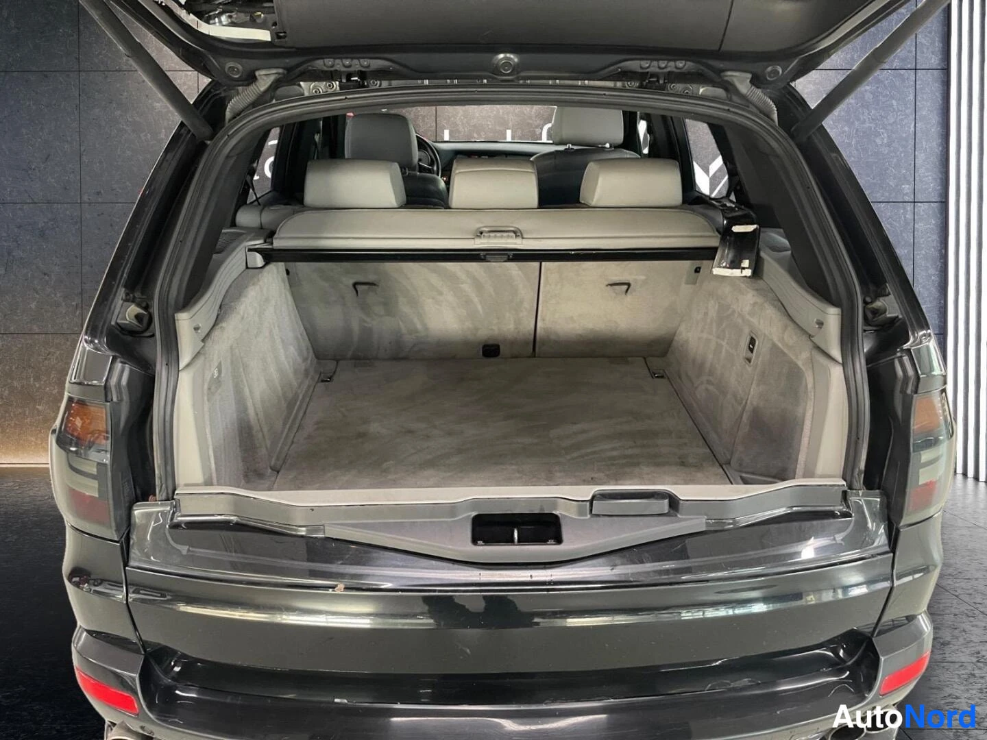 Musta BMW X5 xDrive30d 2007, tavaratila, kuva 17