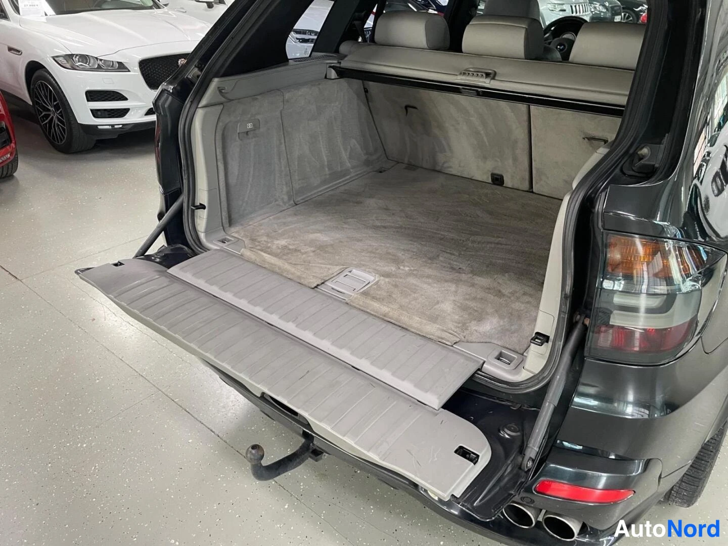 Musta BMW X5 xDrive30d 2007, tavaratila, kuva 16