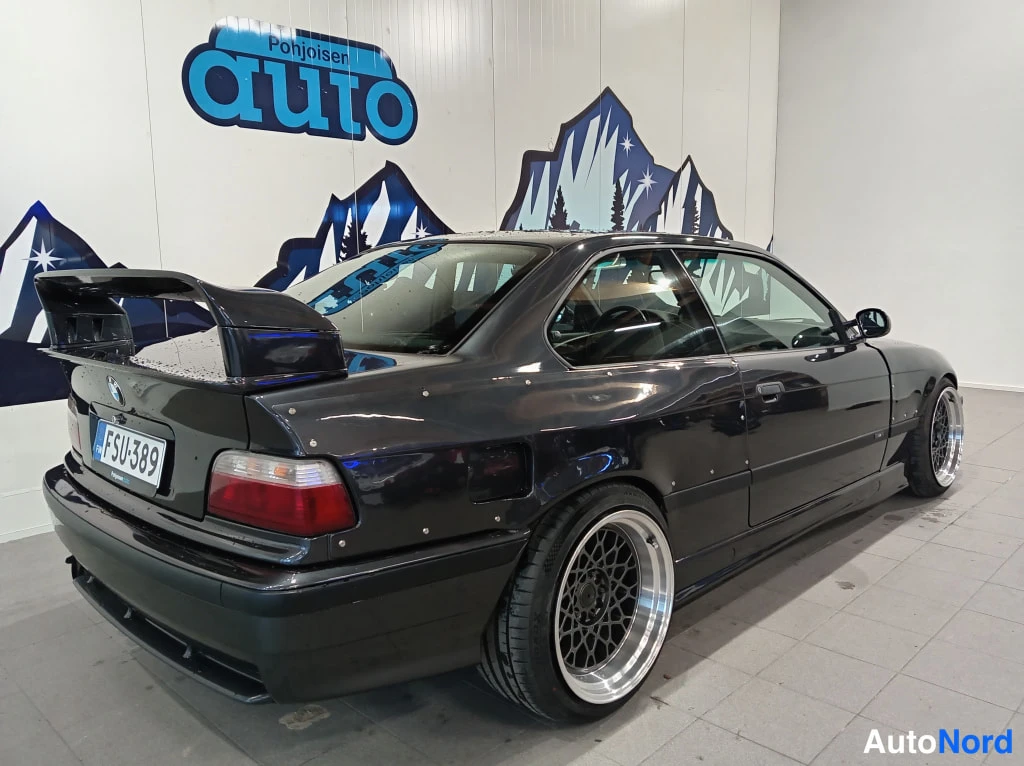 BMW 323i 1996, takaviisto, kuva 6