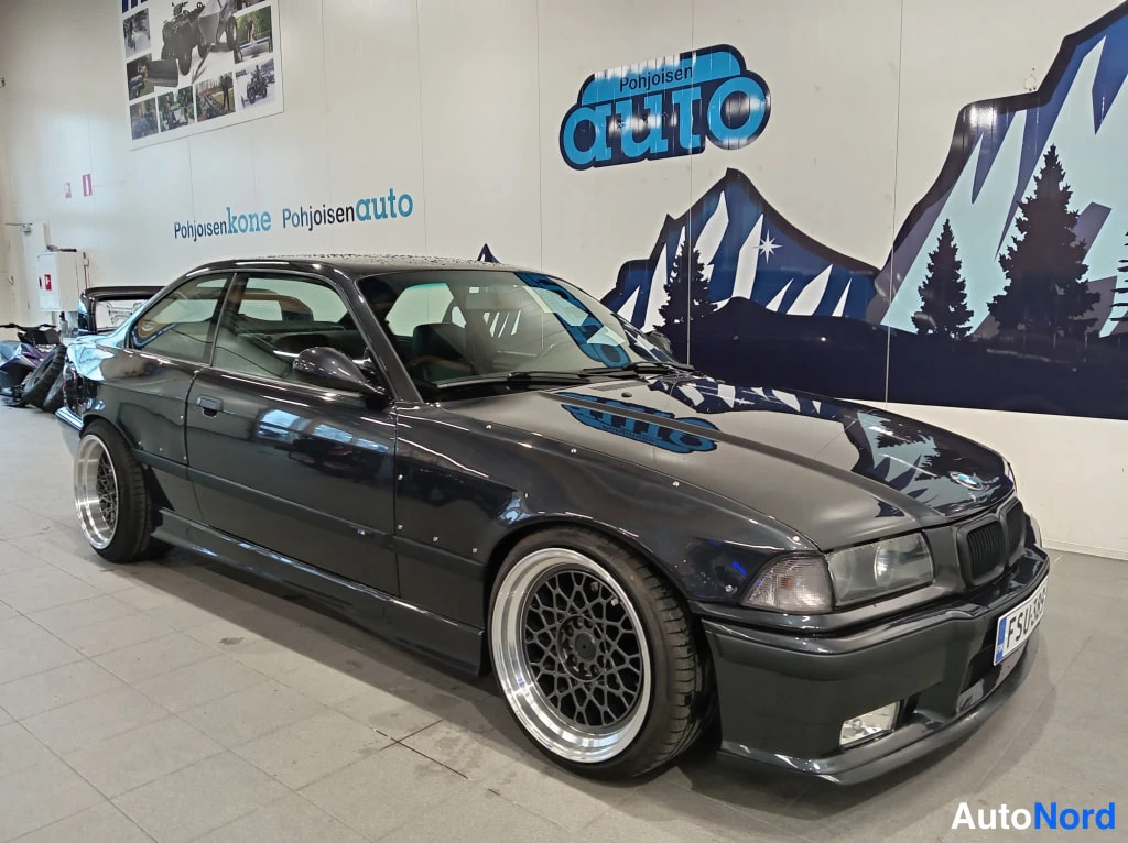 BMW 323i 1996, etuviisto, keula oikealle, kuva 2