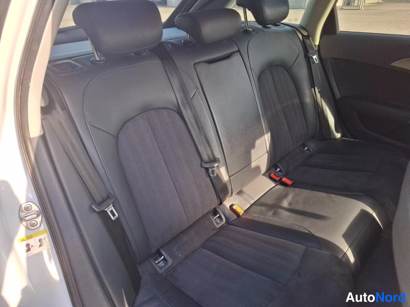 Valkoinen Audi A6 Allroad 2014, takaistuimet, kuva 13