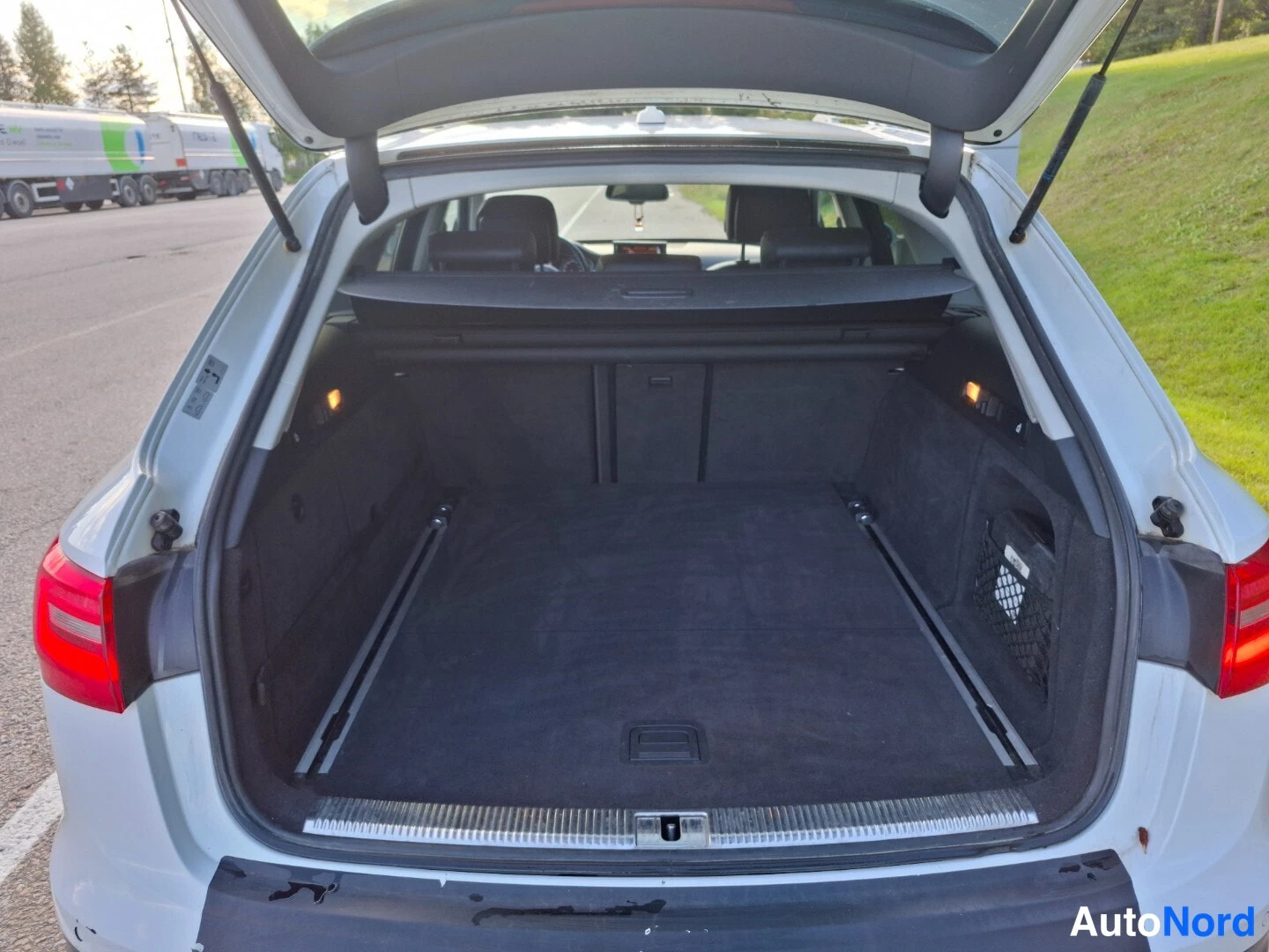 Valkoinen Audi A6 Allroad 2014, tavaratila, kuva 15