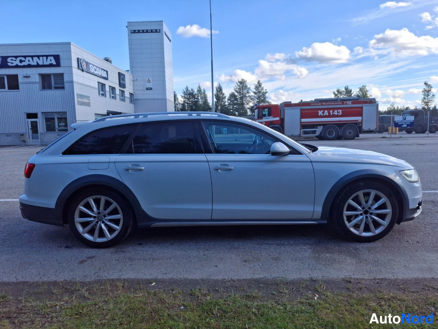 Valkoinen Audi A6 Allroad 2014, takaviisto, kuva 4