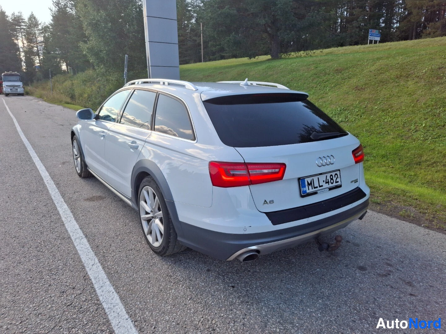 Valkoinen Audi A6 Allroad 2014, takaviisto, kuva 5