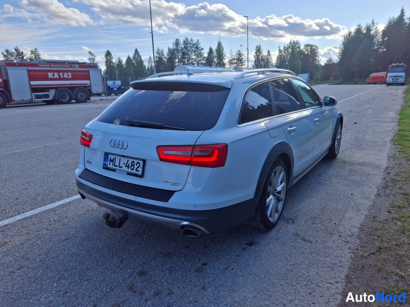 Valkoinen Audi A6 Allroad 2014, takaviisto, kuva 6