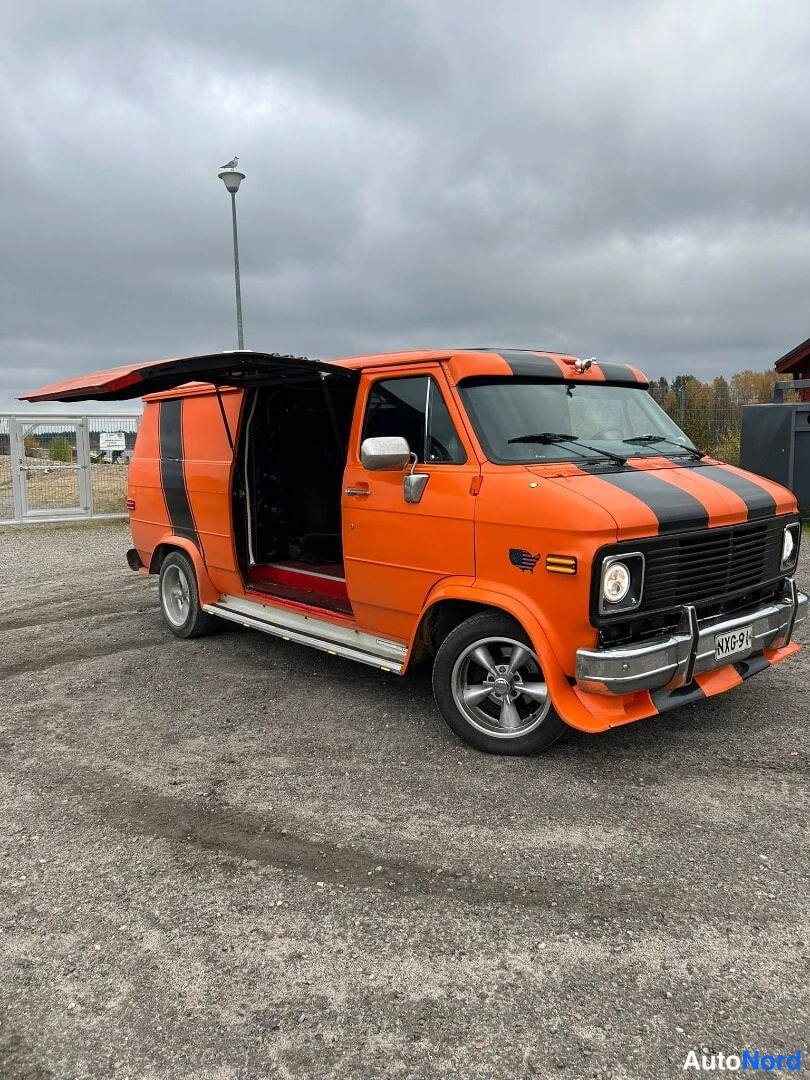 Oranssi Chevrolet Chevy Van 1990, etuviisto, keula oikealle, kuva 3