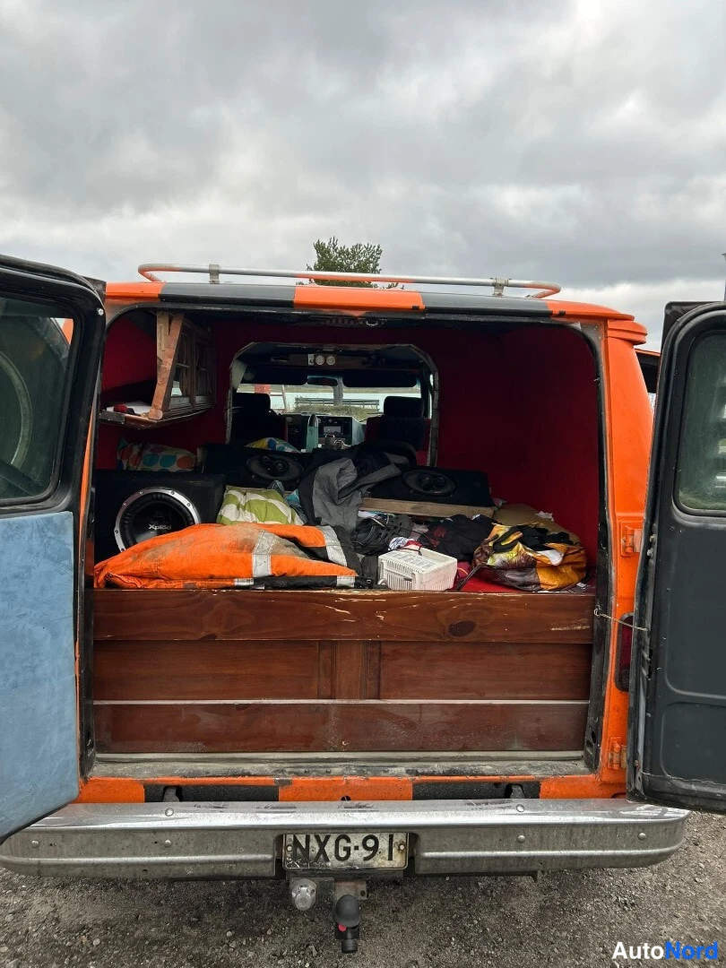 Oranssi Chevrolet Chevy Van 1990, tavaratila, kuva 8