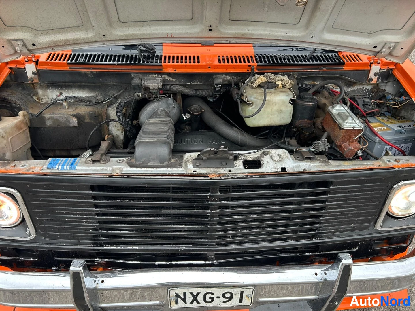 Oranssi Chevrolet Chevy Van 1990, moottoritila, kuva 9