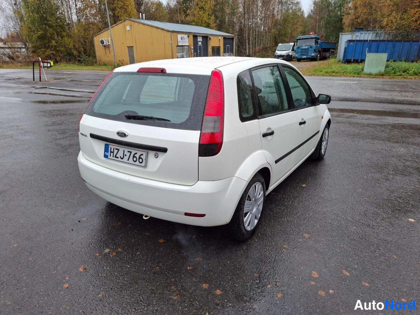 Valkoinen Ford Fiesta 2003, takaviisto, kuva 7