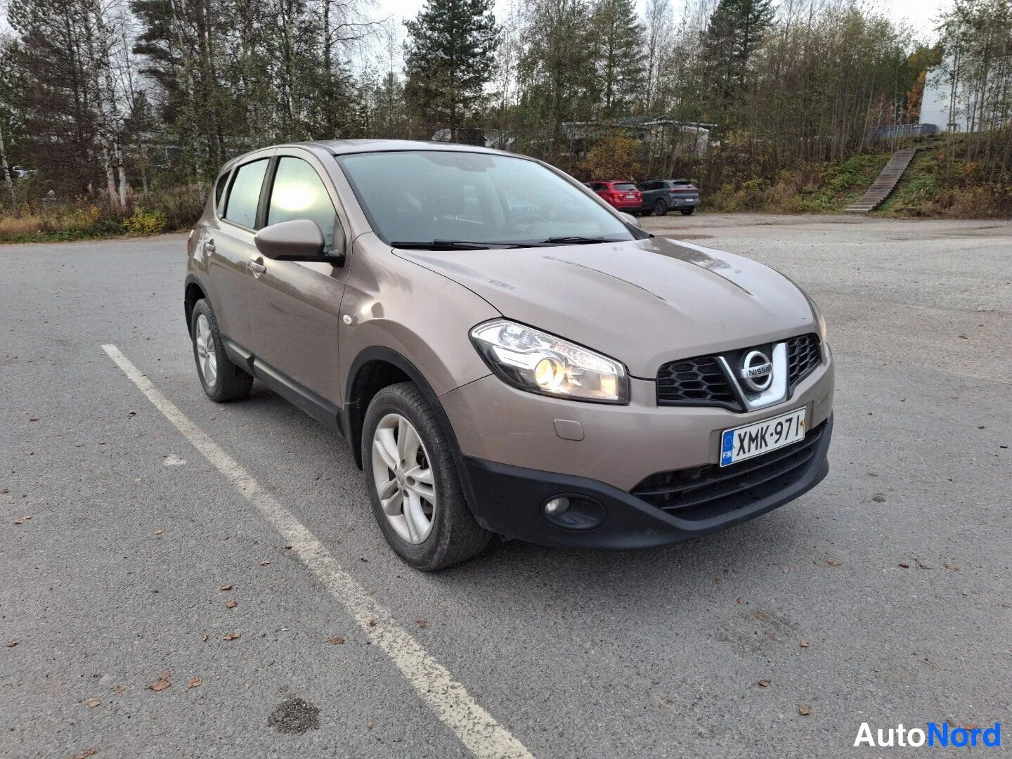 Beige Nissan Qashqai 2012, etuviisto, keula oikealle, kuva 3