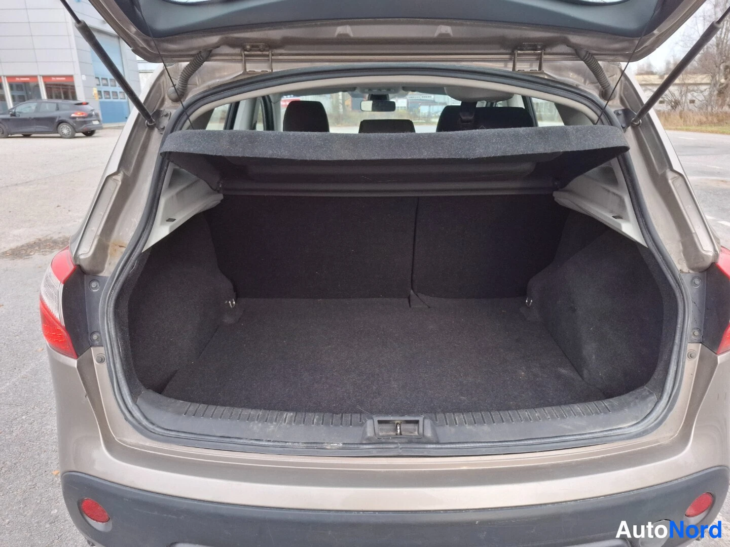 Beige Nissan Qashqai 2012, tavaratila, kuva 16