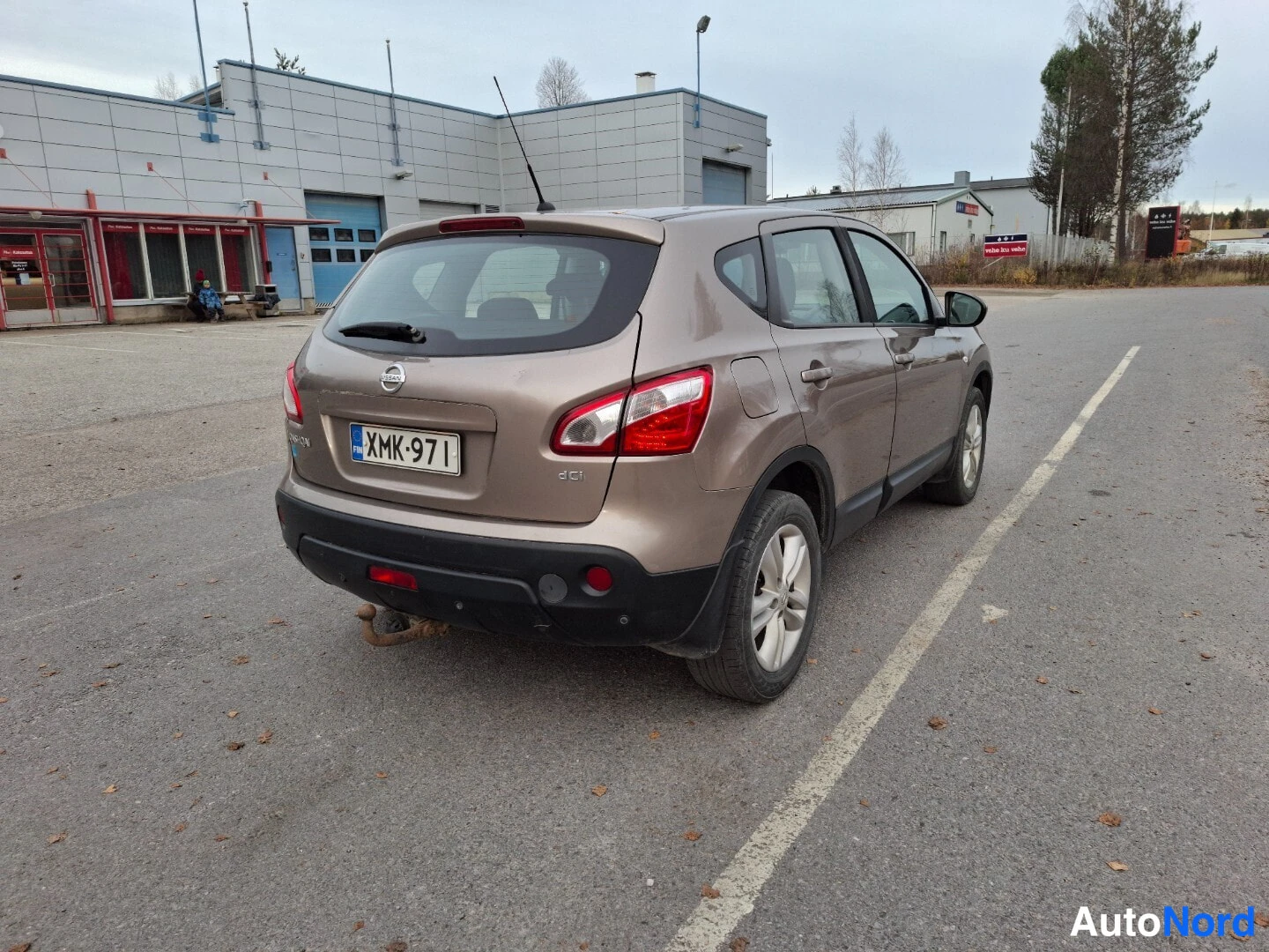 Beige Nissan Qashqai 2012, takaviisto, kuva 6