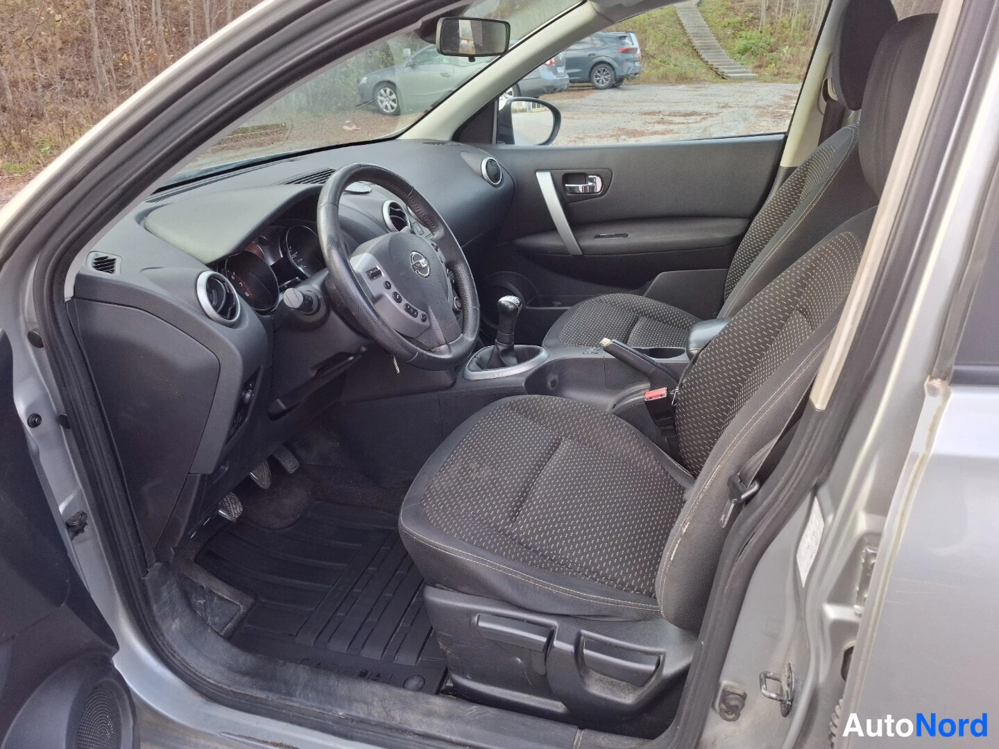 Hopea Nissan Qashqai 2009, ohjaamo, kuva 11