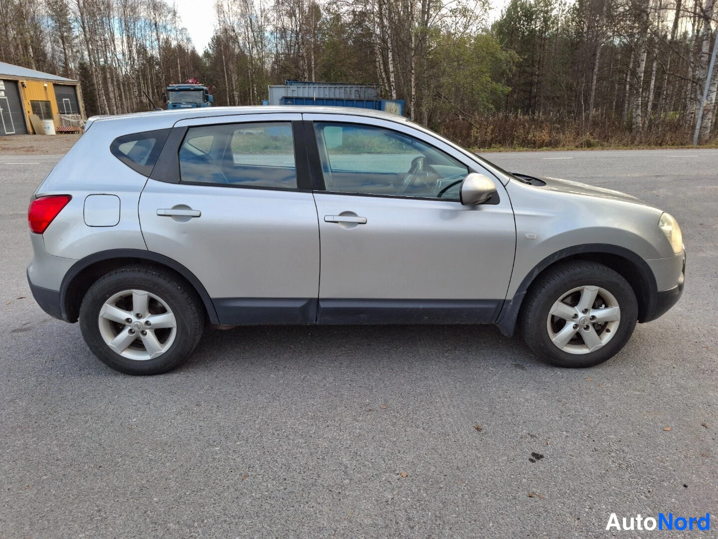 Hopea Nissan Qashqai 2009, etuviisto, keula oikealle, kuva 3