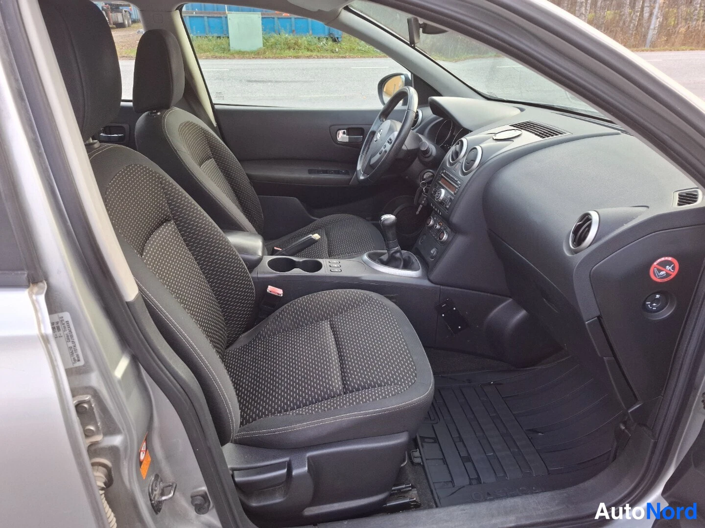 Hopea Nissan Qashqai 2009, ohjaamo, kuva 10