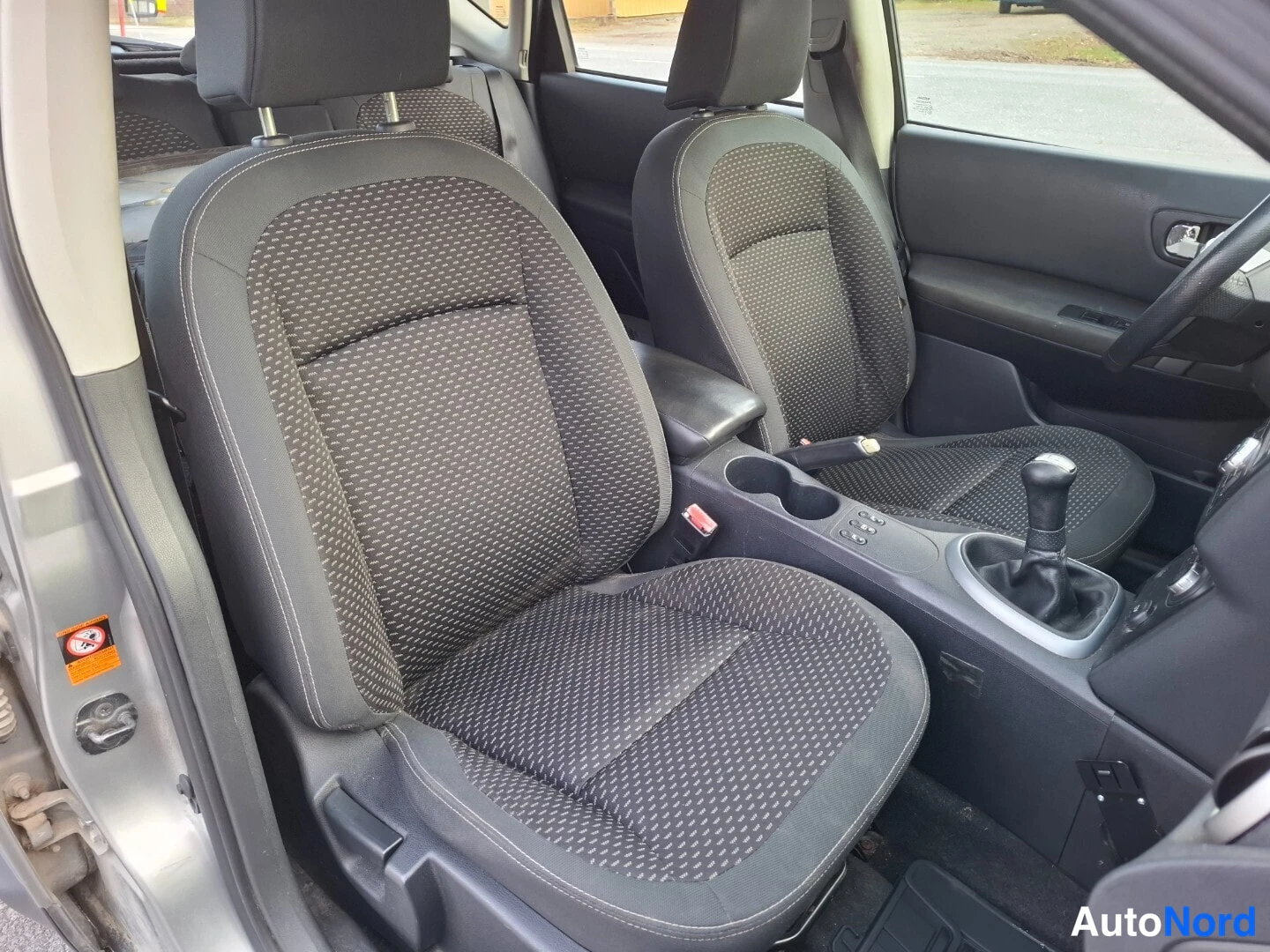 Hopea Nissan Qashqai 2009, etuistuimet, kuva 12