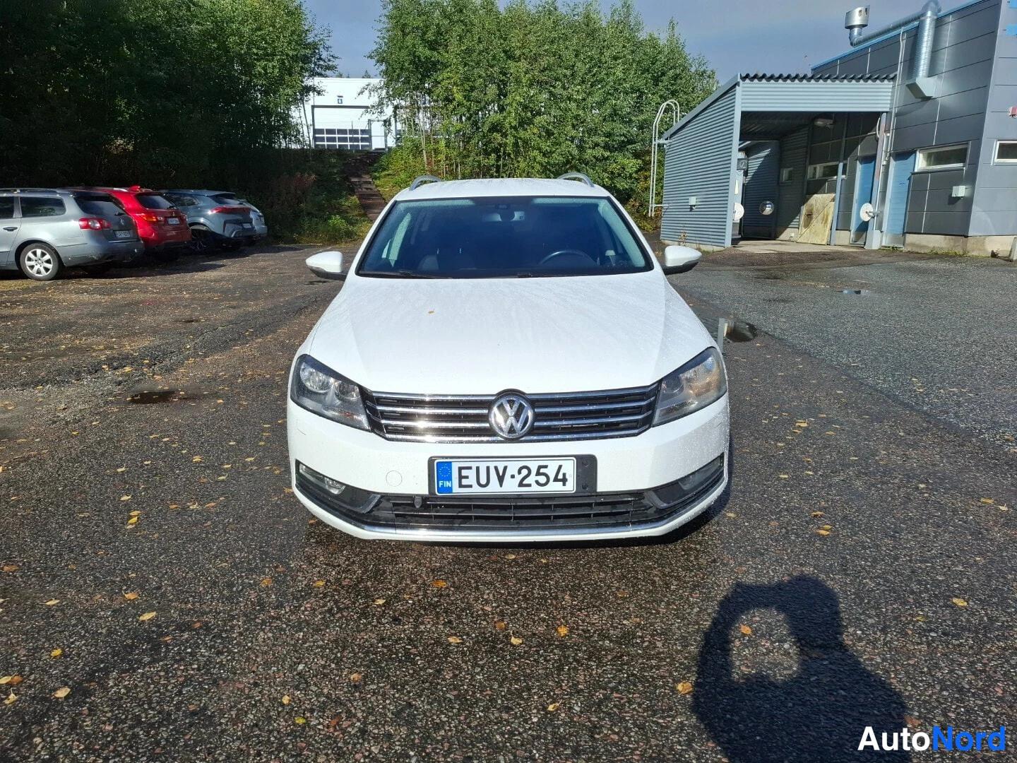 Valkoinen Volkswagen Passat Variant 2014, edestä, kuva 4