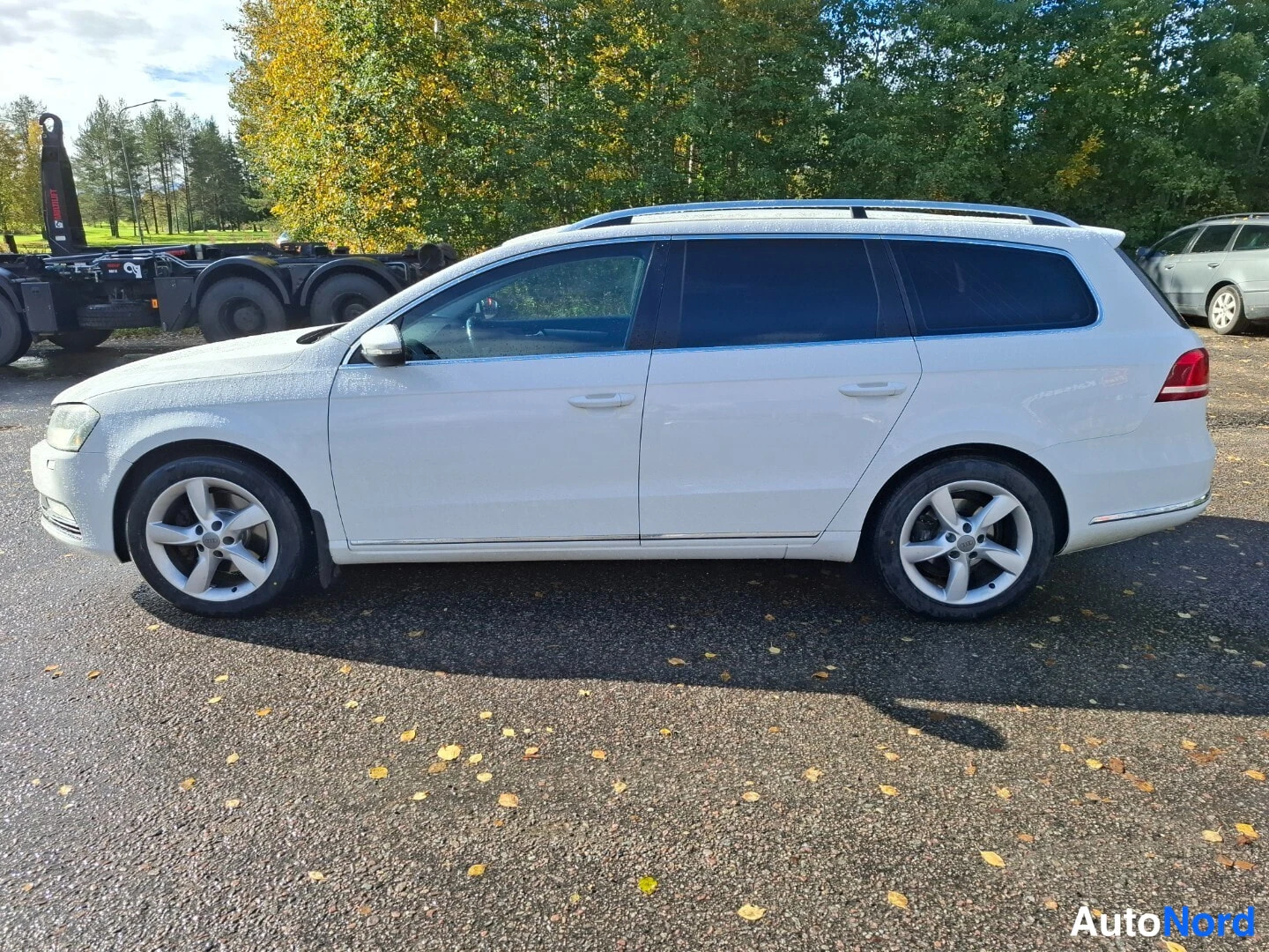 Valkoinen Volkswagen Passat Variant 2014, sivulta, kuva 5