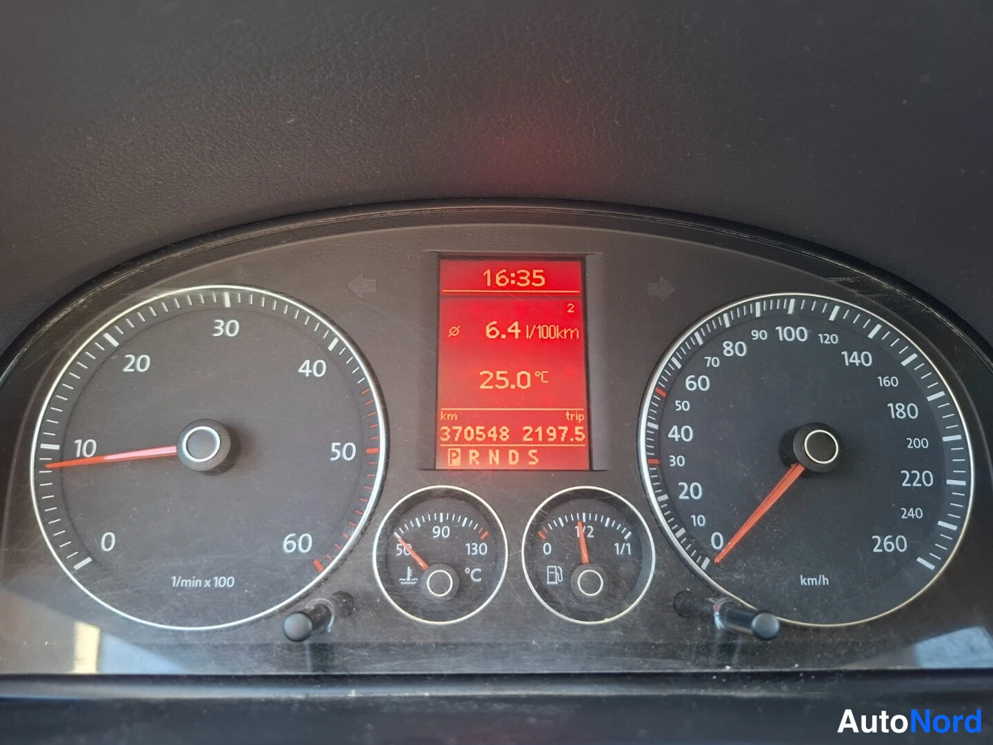 Beige Volkswagen Touran 2010, yksityiskohta, kuva 17