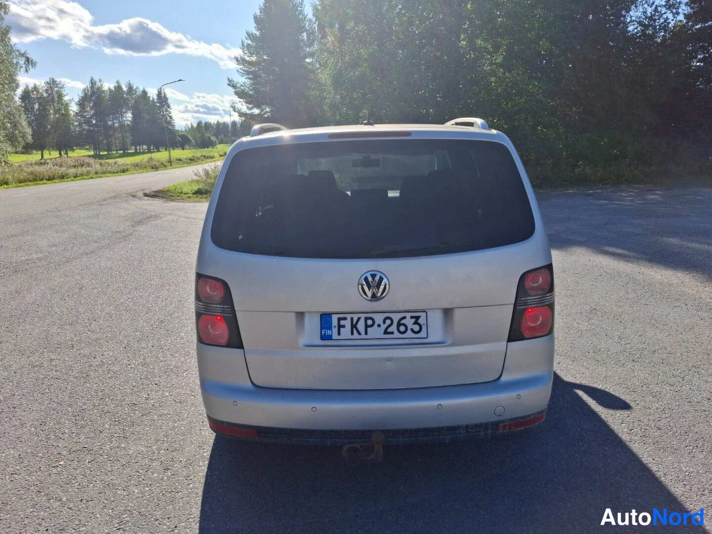 Beige Volkswagen Touran 2010, takaa, kuva 8
