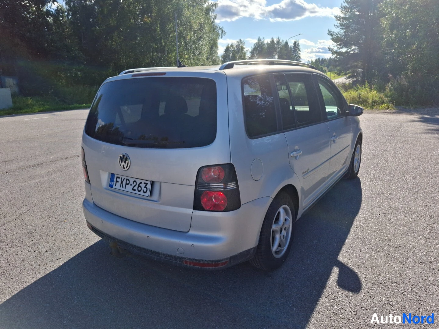 Beige Volkswagen Touran 2010, takaviisto, kuva 7