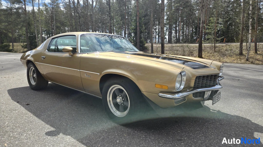 Kulta Chevrolet Camaro 1970, etuviisto, keula oikealle, kuva 2