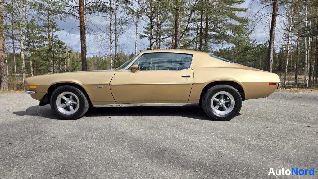 Kulta Chevrolet Camaro 1970, sivulta, kuva 5