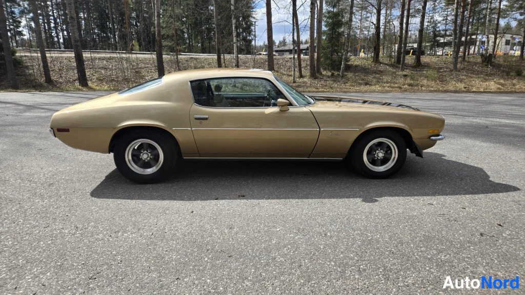 Kulta Chevrolet Camaro 1970, etuviisto, keula oikealle, kuva 3